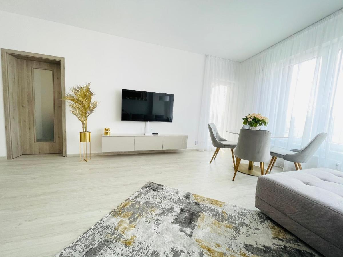 New Luxury City Centre Apartment With Panoramic View, Free Parking Bratislava Eksteriør bilde