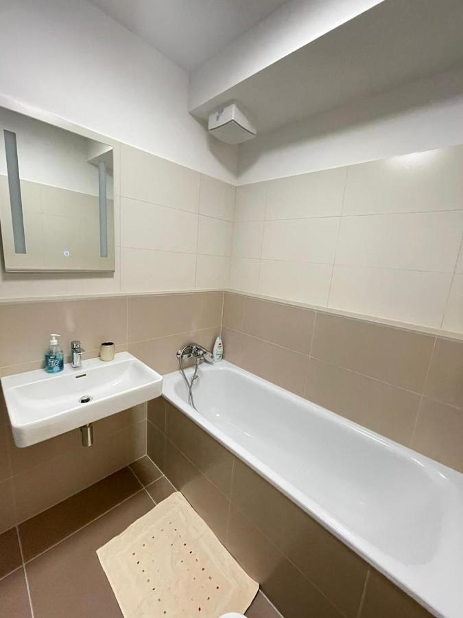New Luxury City Centre Apartment With Panoramic View, Free Parking Bratislava Eksteriør bilde